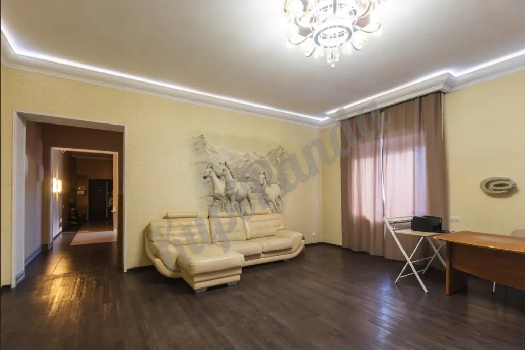 Коттедж 272 м² на участке 4 сот.