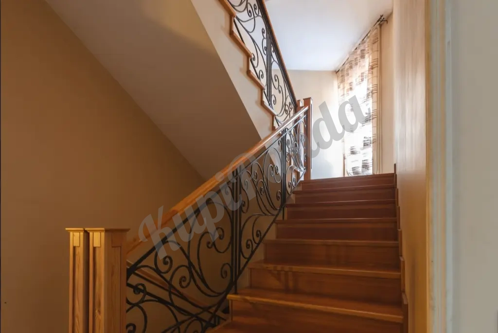 Коттедж 272 м² на участке 4 сот.