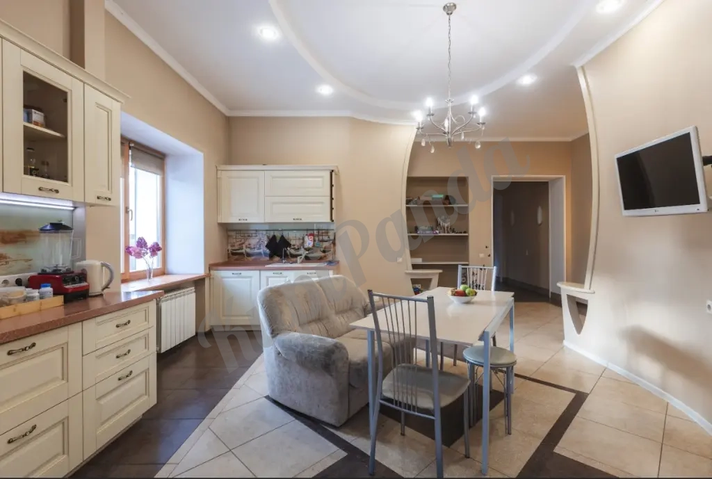 Коттедж 272 м² на участке 4 сот.