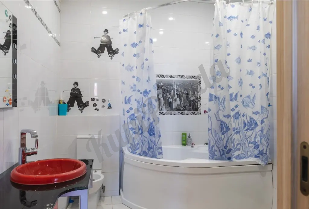 Коттедж 272 м² на участке 4 сот.