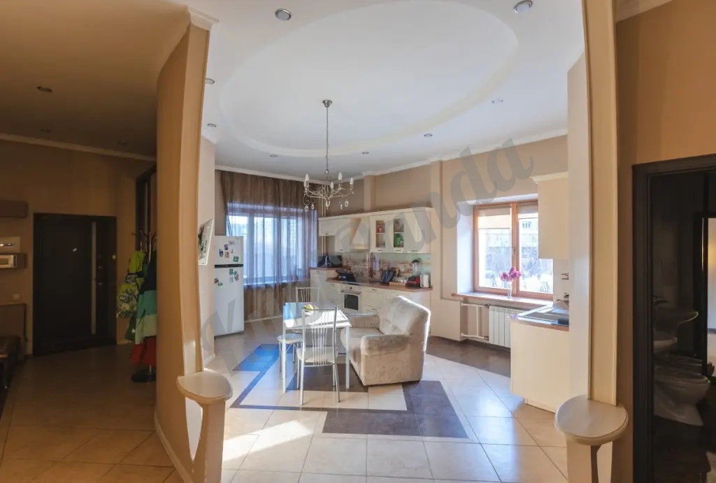 Коттедж 272 м² на участке 4 сот.