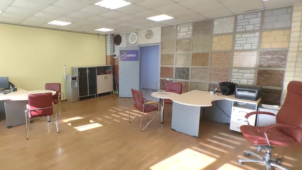 Офис 38,4 м² с мебелью и оргтехникой на Калинина