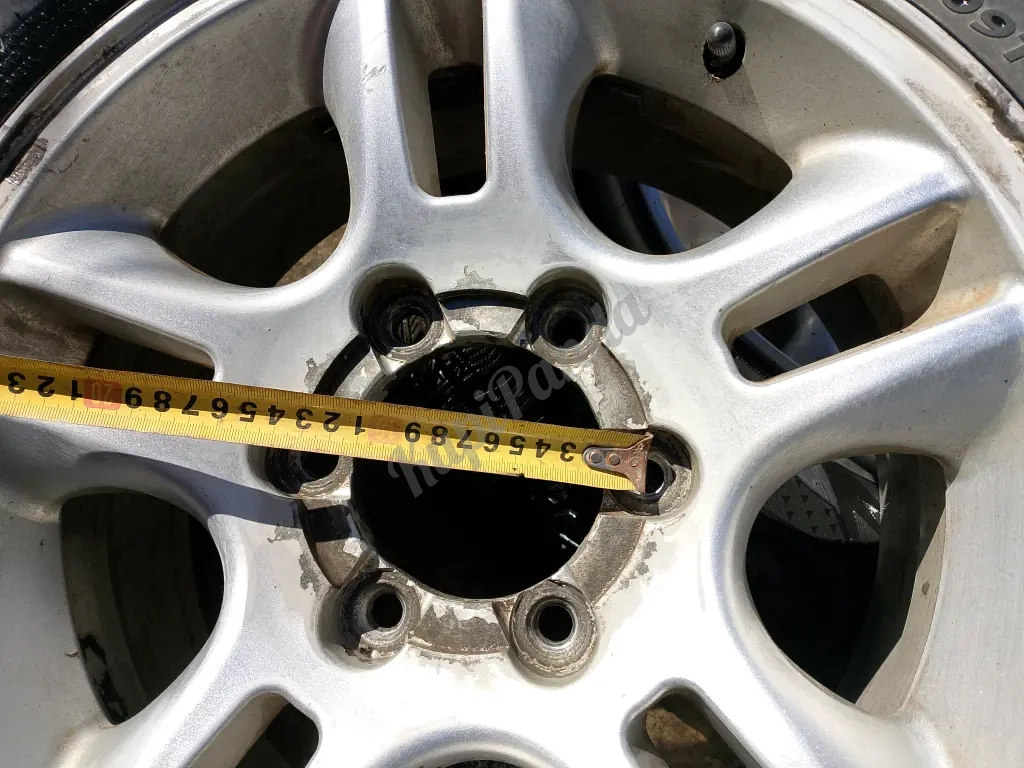 Шины зима на дисках 235/70R16 бу 2 шт