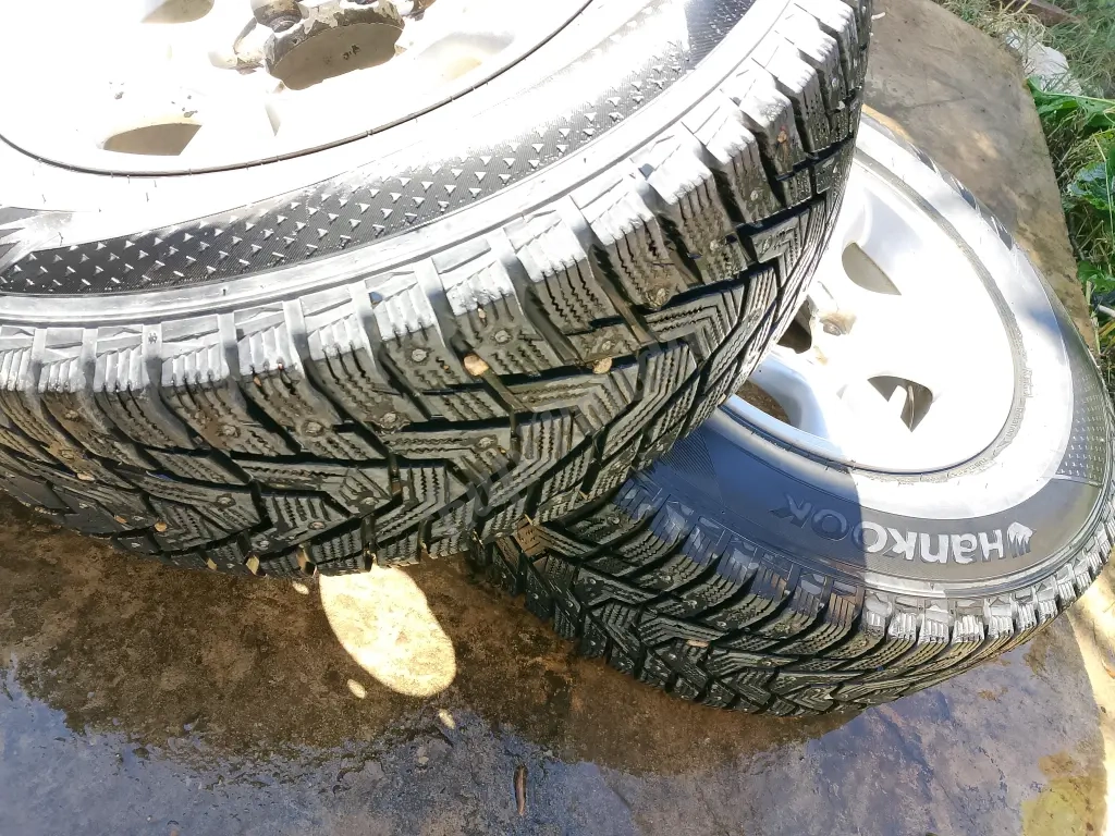 Шины зима на дисках 235/70R16 бу 2 шт
