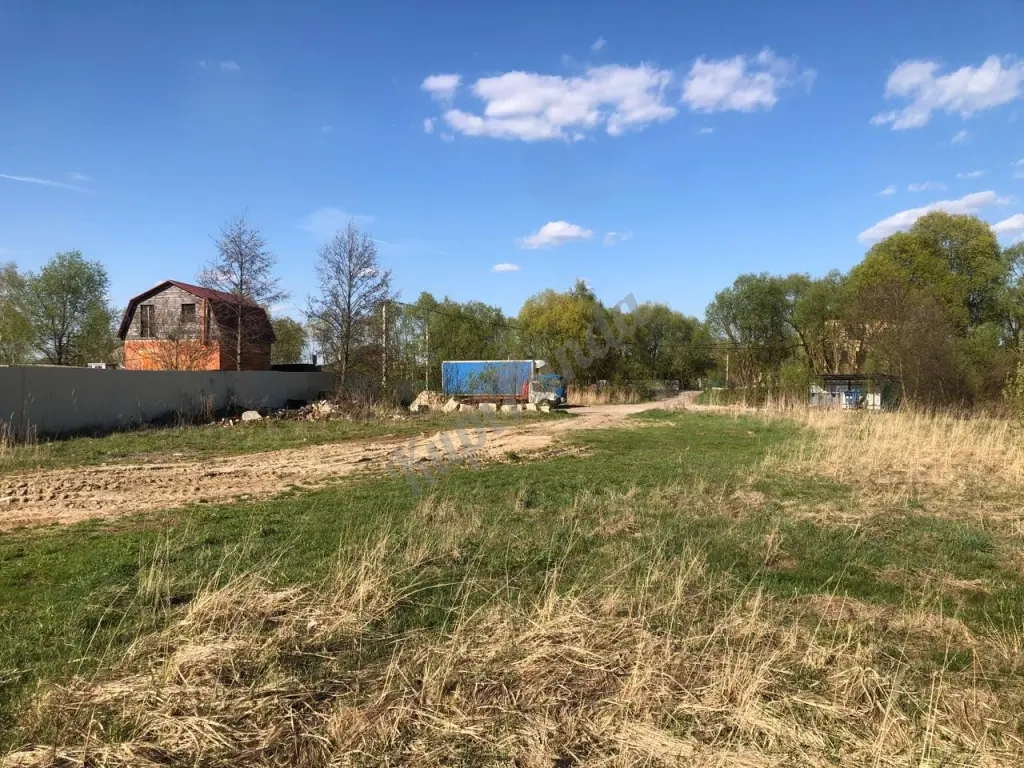 Участок с электричеством и бытовкой Подмосковье
