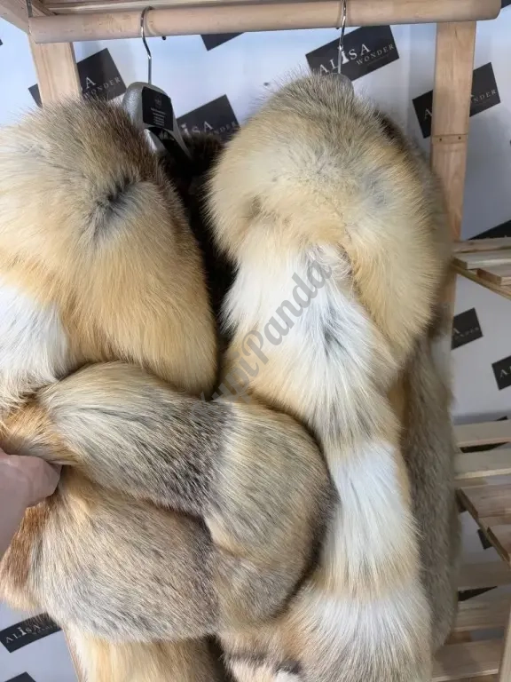 Шуба из лисы Saint Laurent