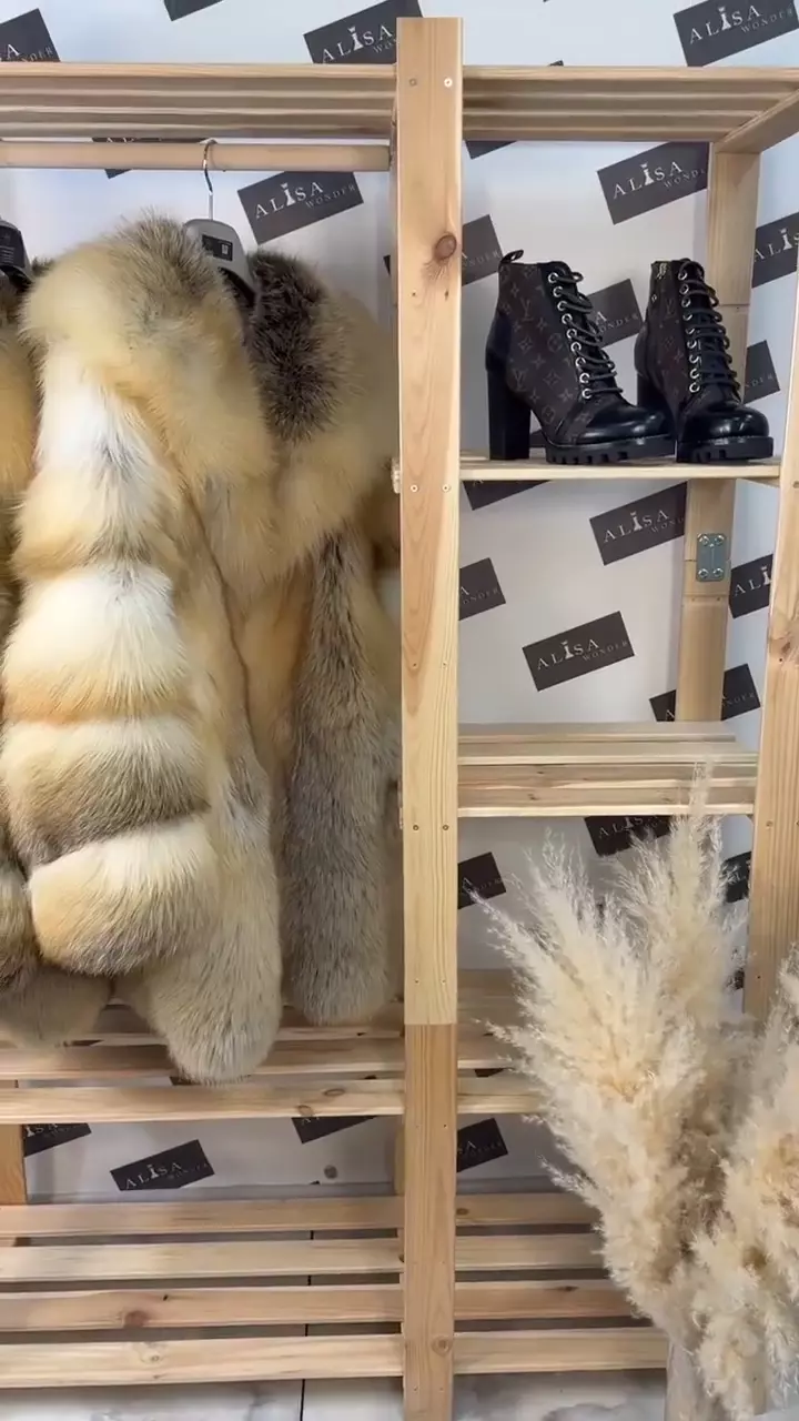 Шуба из лисы Saint Laurent