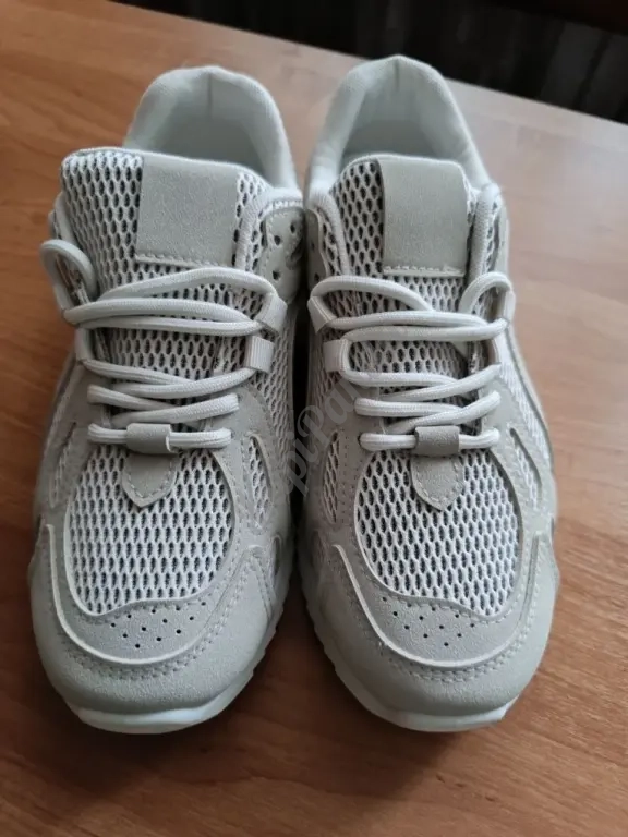 Кроссовки женские новые