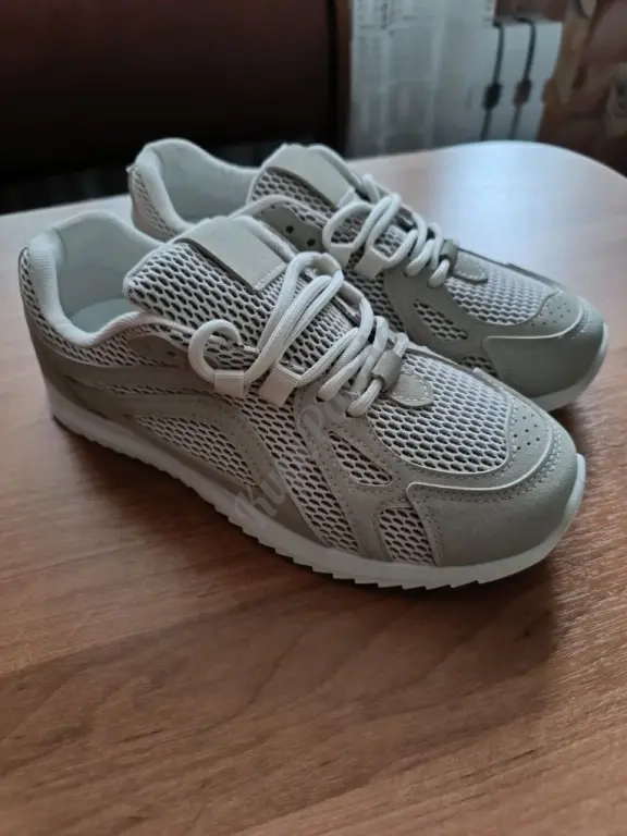 Кроссовки женские новые