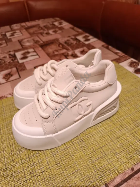 Кроссовки подростковые новые