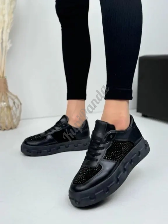 Кроссовки женские новые