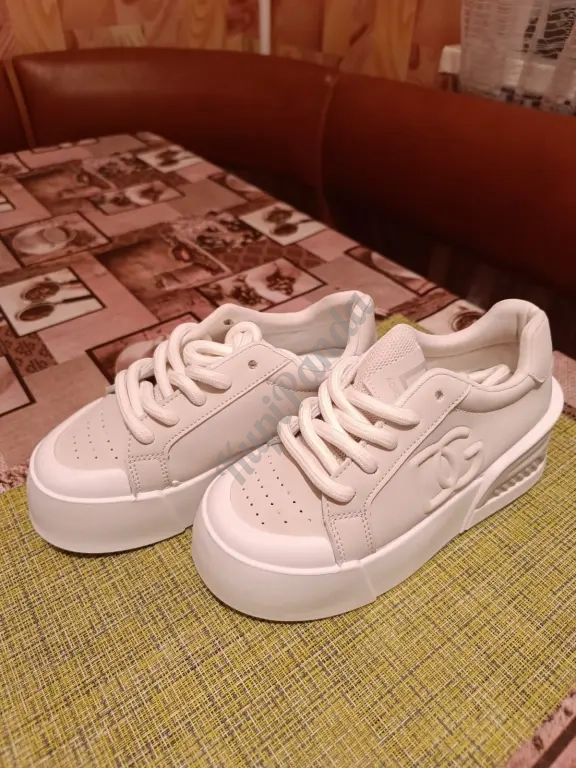 Кроссовки подростковые новые