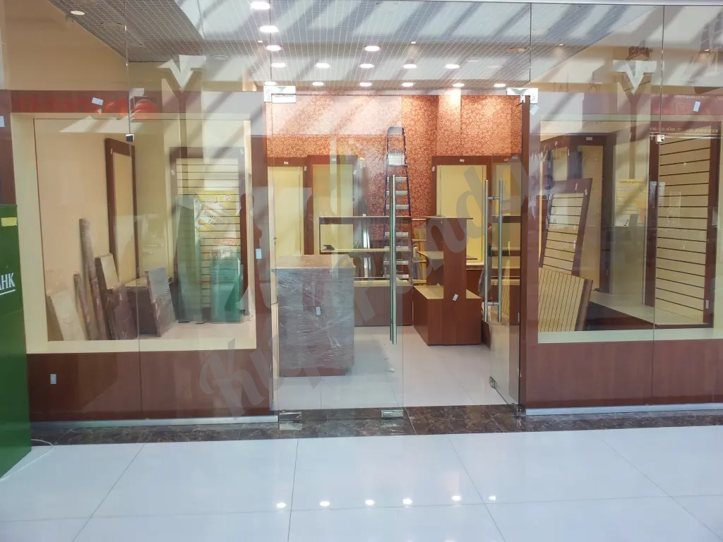 Стеллажи, витрины, полки