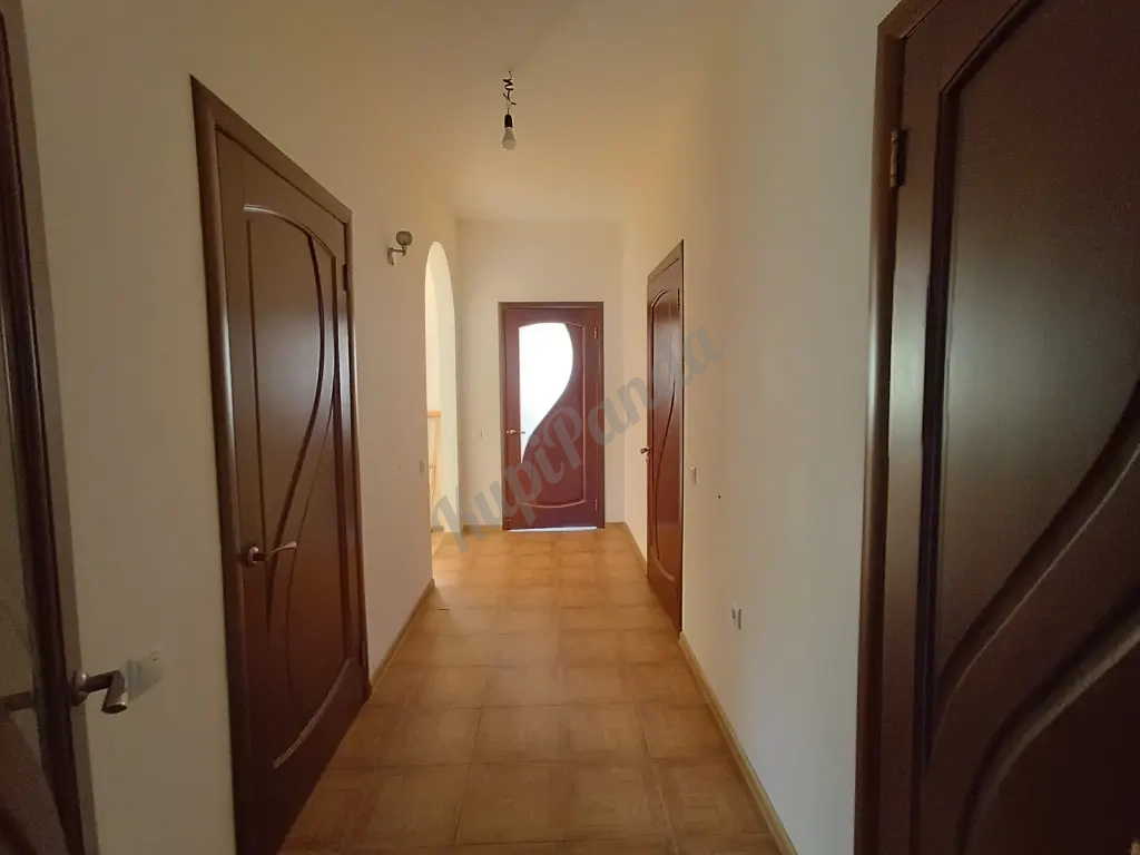 Продаётся новый современный дом 170 кв.м в центре станицы Васюринской.