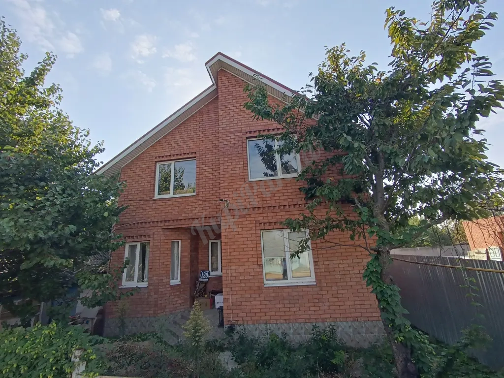 Продаётся новый современный дом 170 кв.м в центре станицы Васюринской.