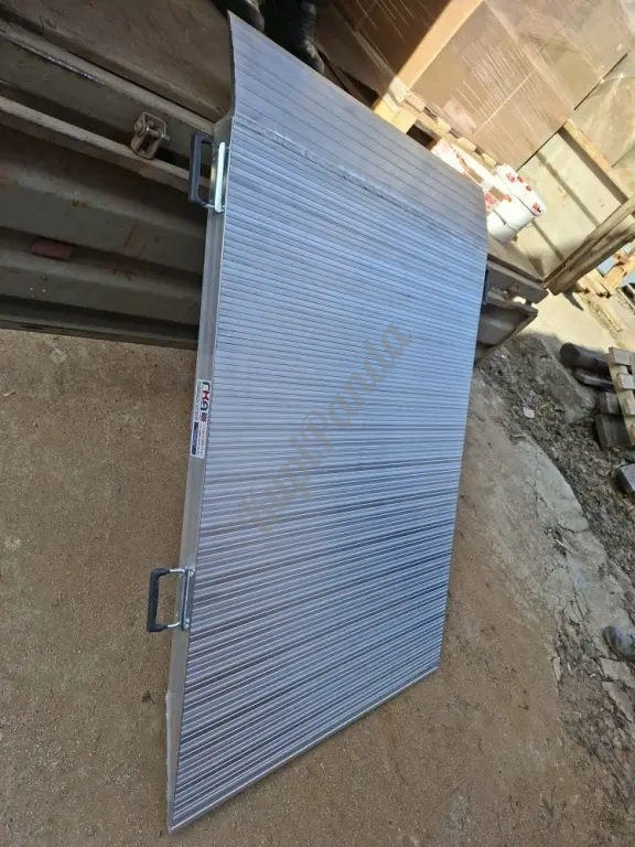 Мост погрузочный для рохли, склада и пр.