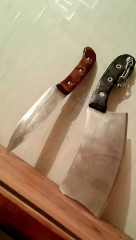 Мясной топор и разделочный нож