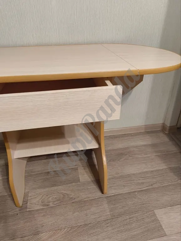 Продам кухонный стол