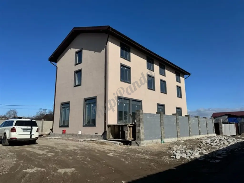 Аренда трехэтажного здания 600 м2 c бассейном и сауной