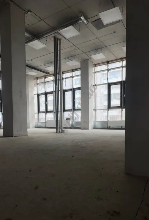 Помещение под школу танцев.