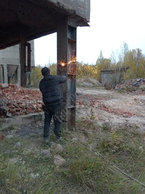 Демонтаж б/у металлоконструкций и трубопроводов.