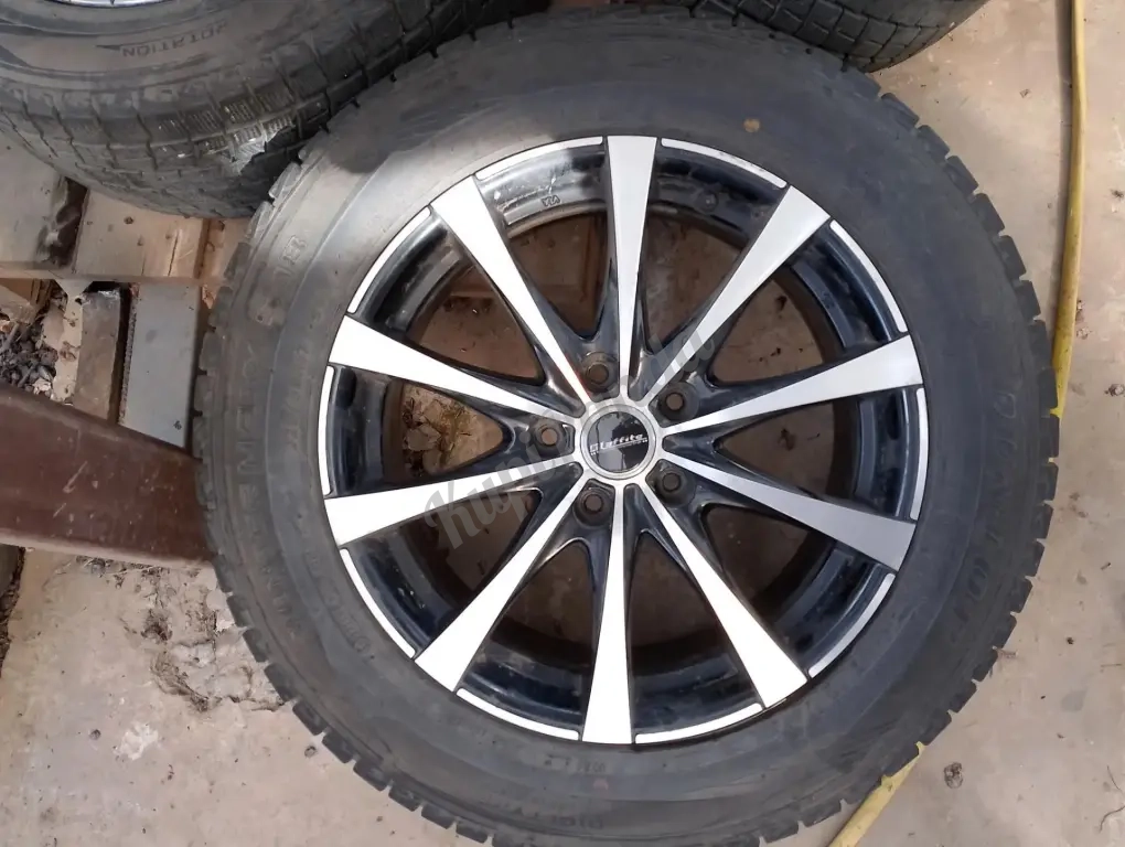 Продам зимнюю резину DANLOP c дисками Lffit 225/6017