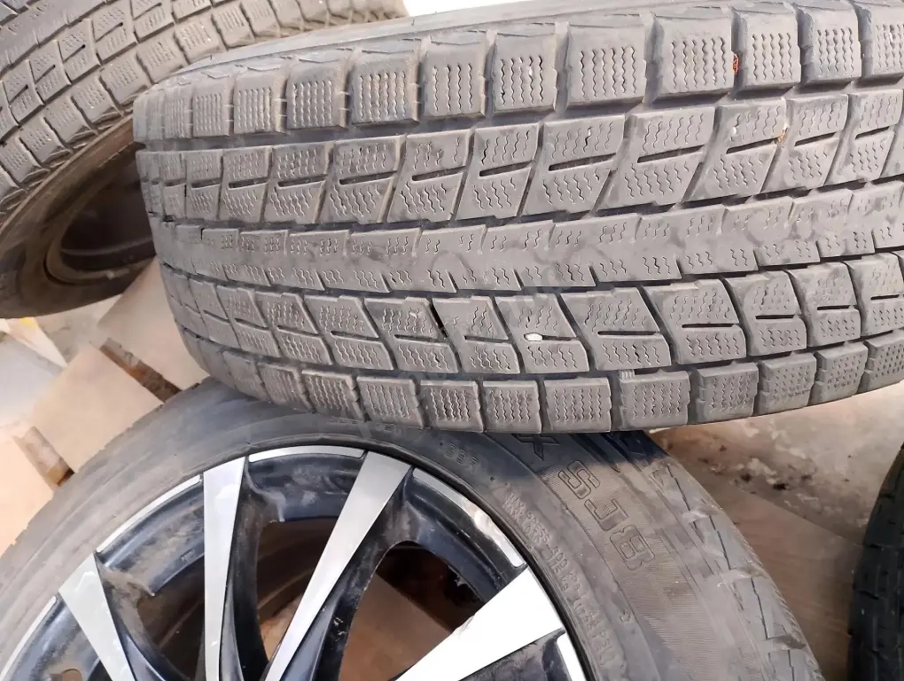 Продам зимнюю резину DANLOP c дисками Lffit 225/6017