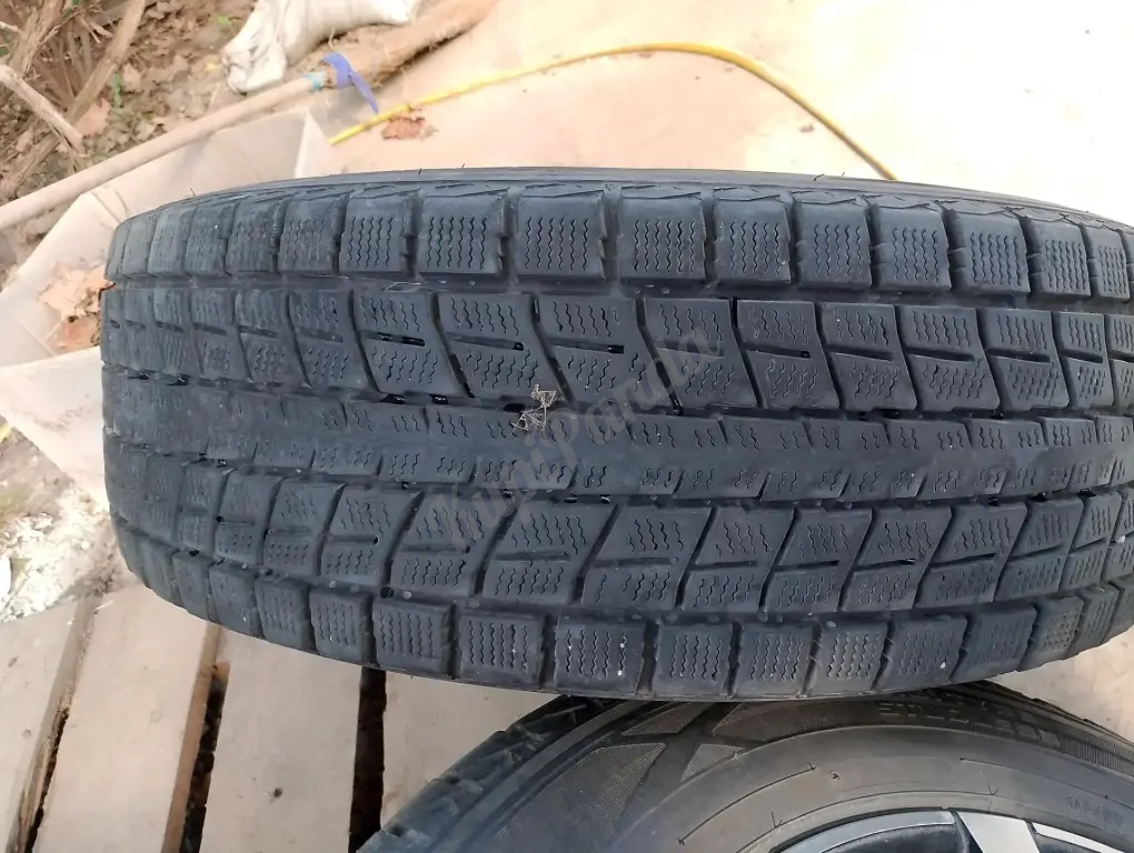 Продам зимнюю резину DANLOP c дисками Lffit 225/6017