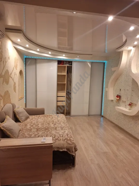 Комната в центре для девушки