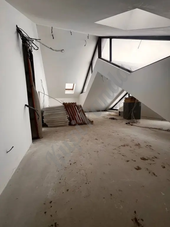 Продается двухэтажный дом в центре Луганска!