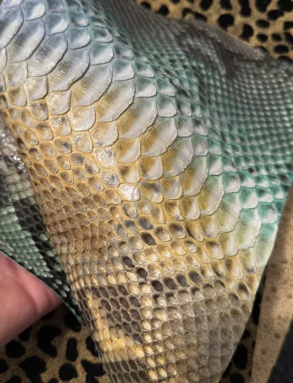 кожа натуральная - большой сет кожи - натуральный питон