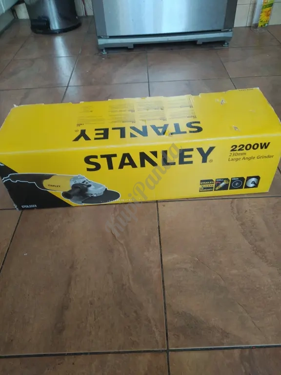 Угловая шлифмашина Stanley STGL2223-RU