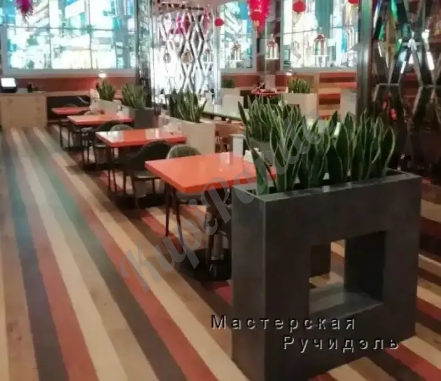 Кашпо-перегородка для офиса или кафе