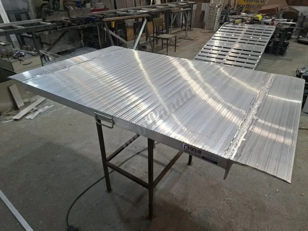 Мост перегрузочный для складской техники, рохли