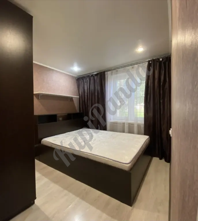 3-комнатный кирпичный дом 50 м² на большом участке 6 сот. Газ, центральная вода, косметический ремонт + мебель.