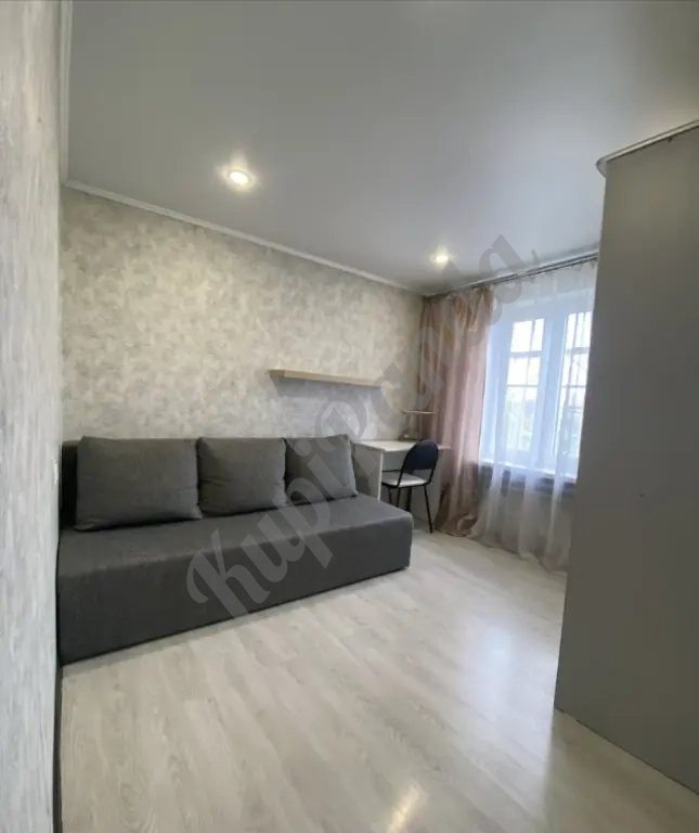 3-комнатный кирпичный дом 50 м² на большом участке 6 сот. Газ, центральная вода, косметический ремонт + мебель.