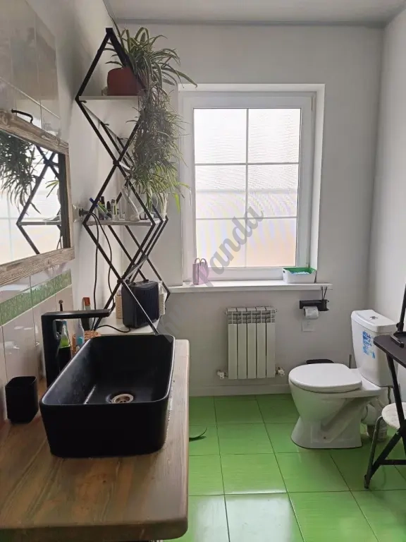 В продаже уютный и тёплый двухэтажный дом