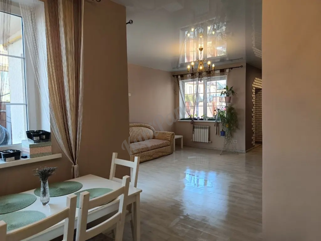 В продаже уютный и тёплый двухэтажный дом