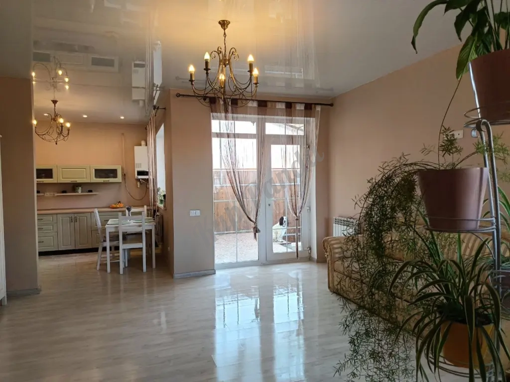 В продаже уютный и тёплый двухэтажный дом