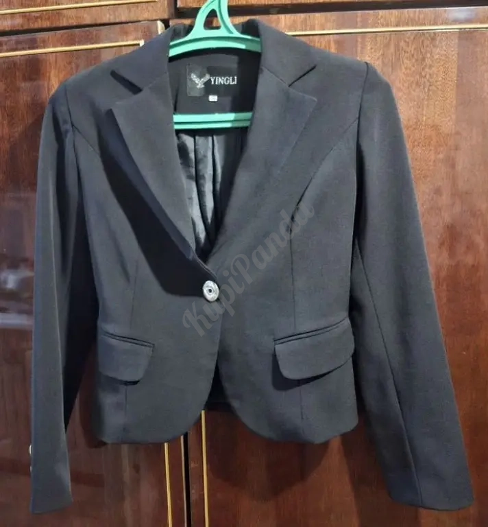 Пиджак женский 42 размер чёрный классический