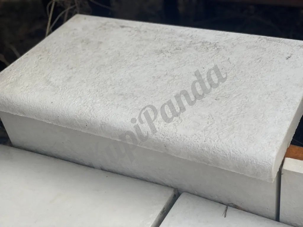 Компинговый камень для бассейна