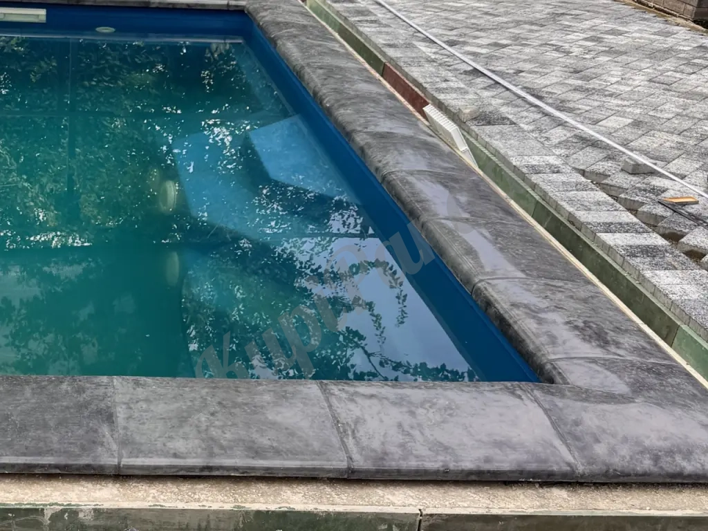 Компинговый камень для бассейна